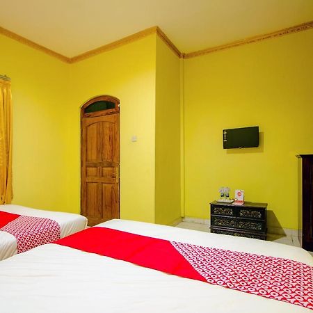 Oyo 1770 Hotel Mawar Saron 2 Kejayan Εξωτερικό φωτογραφία