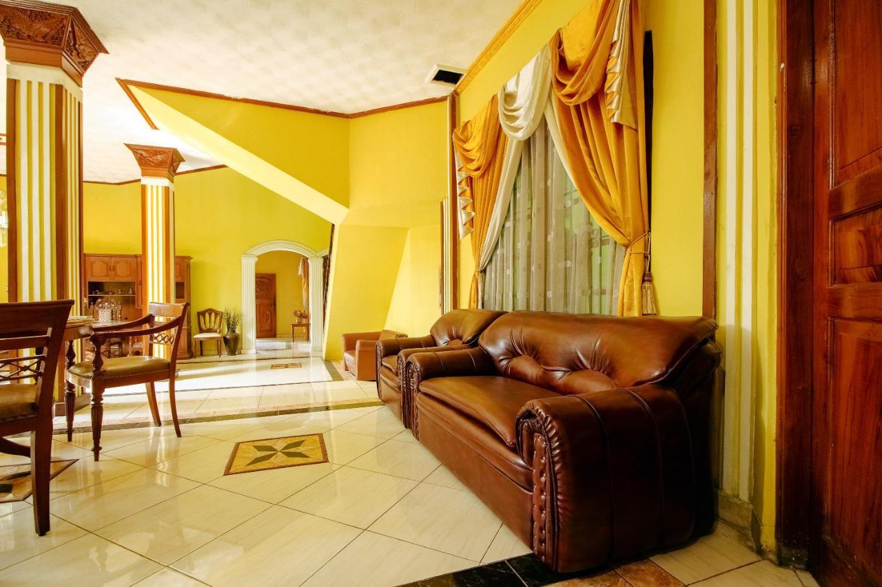 Oyo 1770 Hotel Mawar Saron 2 Kejayan Εξωτερικό φωτογραφία