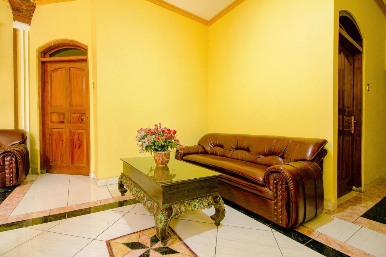 Oyo 1770 Hotel Mawar Saron 2 Kejayan Εξωτερικό φωτογραφία